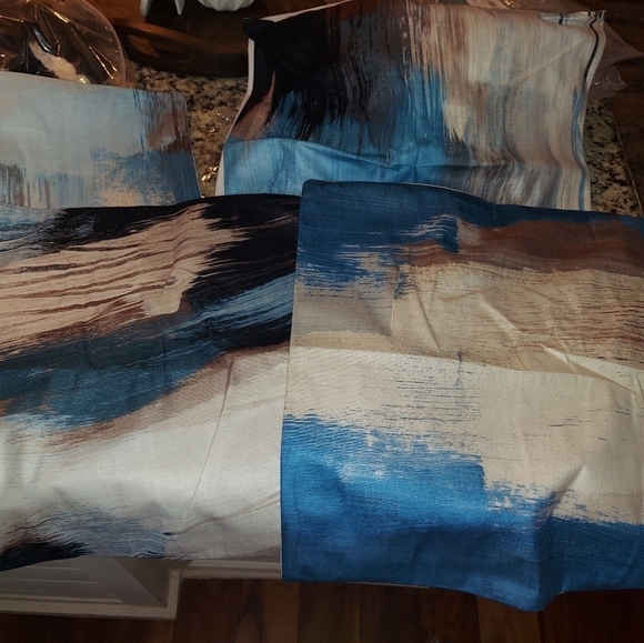 Set of 4 abstract 18x18 pillow covers new in package - Picture 2 of 3